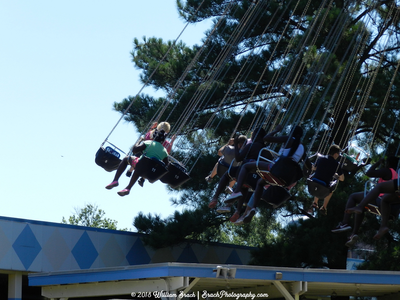 Wave Swinger in full motion.